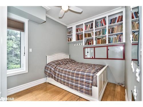 19 Oxford Street, Hamilton, ON - Indoor Photo Showing Bedroom