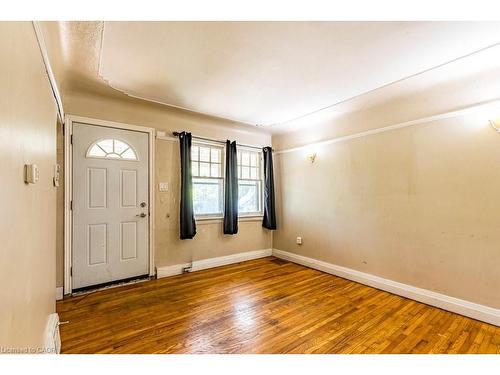 132 Tope Crescent, Hamilton, ON - Indoor Photo Showing Other Room