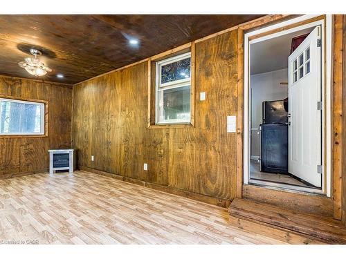 132 Tope Crescent, Hamilton, ON - Indoor Photo Showing Other Room