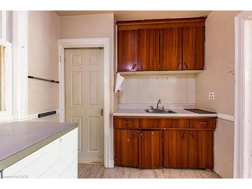132 Tope Crescent, Hamilton, ON - Indoor Photo Showing Kitchen