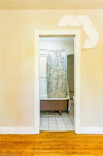 132 Tope Crescent, Hamilton, ON - Indoor Photo Showing Other Room