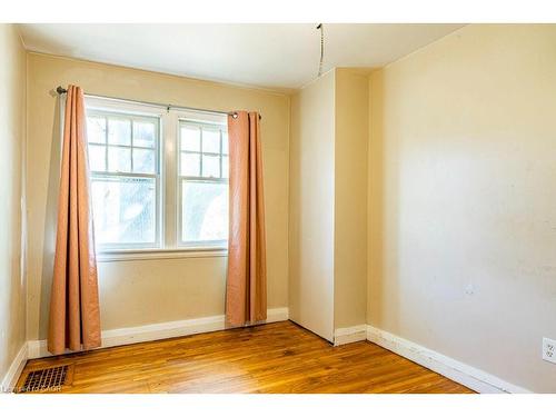 132 Tope Crescent, Hamilton, ON - Indoor Photo Showing Other Room