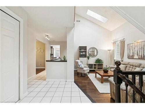 2210 Heidi Avenue, Burlington, ON - Indoor Photo Showing Other Room