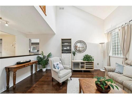 2210 Heidi Avenue, Burlington, ON - Indoor