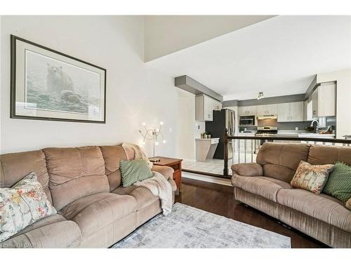 2210 Heidi Avenue, Burlington, ON - Indoor Photo Showing Living Room