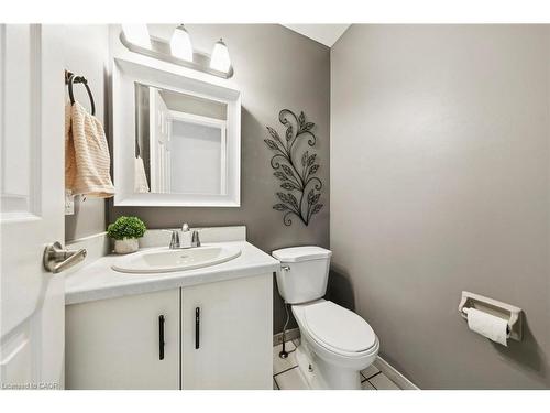 2210 Heidi Avenue, Burlington, ON - Indoor Photo Showing Bathroom