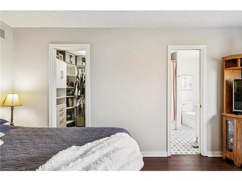 2210 Heidi Avenue, Burlington, ON - Indoor Photo Showing Bedroom