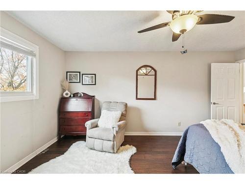 2210 Heidi Avenue, Burlington, ON - Indoor Photo Showing Bedroom