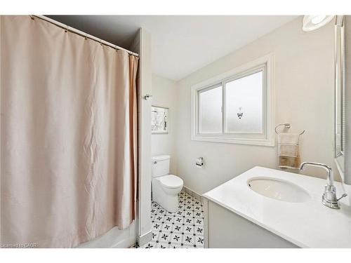 2210 Heidi Avenue, Burlington, ON - Indoor Photo Showing Bathroom