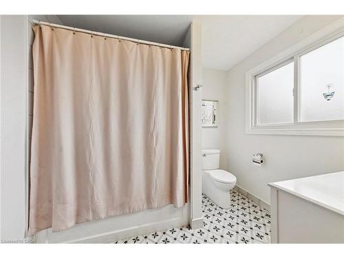 2210 Heidi Avenue, Burlington, ON - Indoor Photo Showing Bathroom