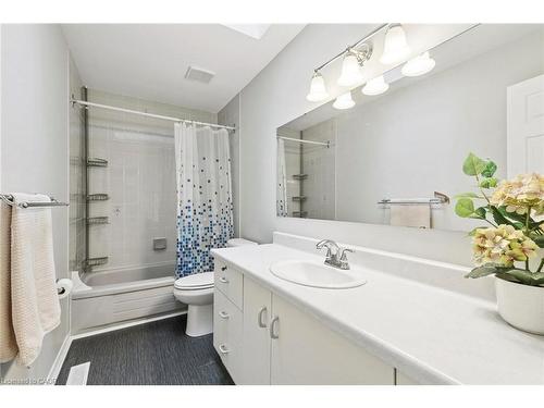 2210 Heidi Avenue, Burlington, ON - Indoor Photo Showing Bathroom