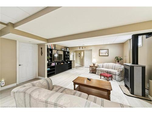 2210 Heidi Avenue, Burlington, ON - Indoor Photo Showing Living Room