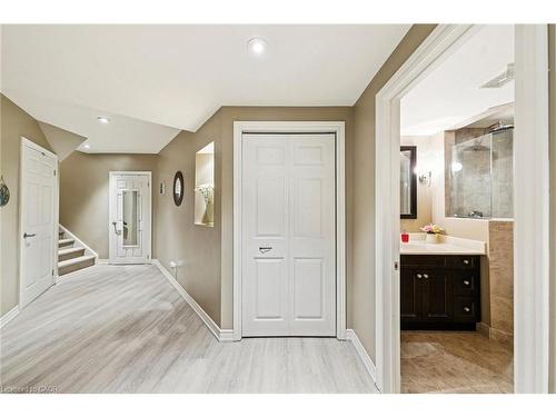 2210 Heidi Avenue, Burlington, ON - Indoor