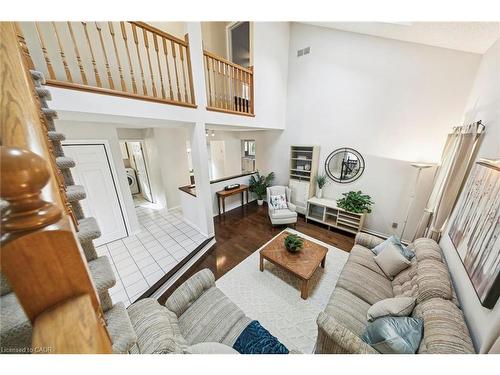 2210 Heidi Avenue, Burlington, ON - Indoor Photo Showing Living Room