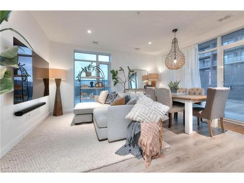 602-50 Grand Avenue S, Cambridge, ON - Indoor Photo Showing Living Room