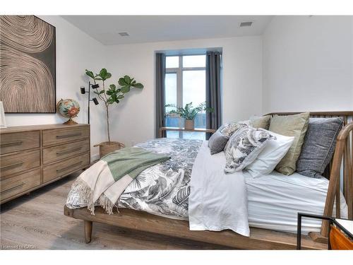 602-50 Grand Avenue S, Cambridge, ON - Indoor Photo Showing Bedroom