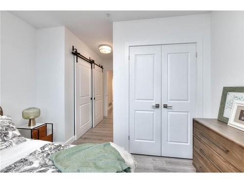 602-50 Grand Avenue S, Cambridge, ON - Indoor Photo Showing Bedroom