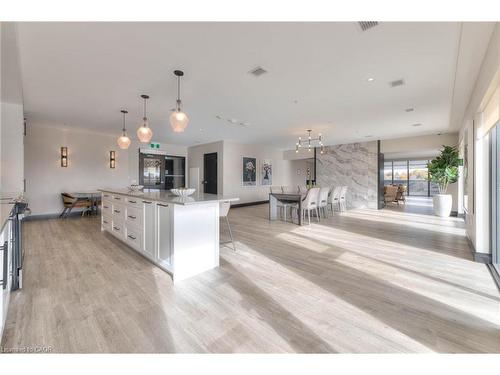 602-50 Grand Avenue S, Cambridge, ON - Indoor Photo Showing Kitchen With Upgraded Kitchen