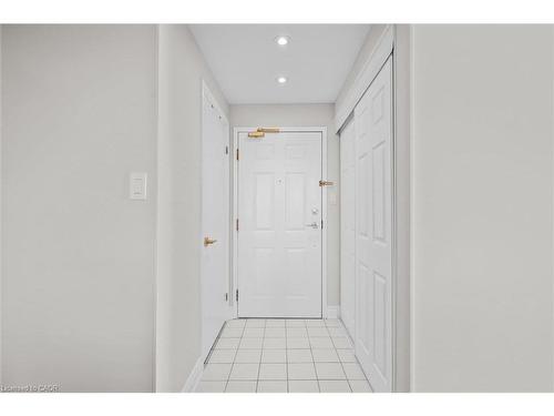 1107-5090 Pinedale Avenue, Burlington, ON - Indoor Photo Showing Other Room