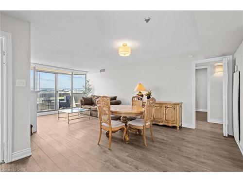 1107-5090 Pinedale Avenue, Burlington, ON - Indoor Photo Showing Dining Room
