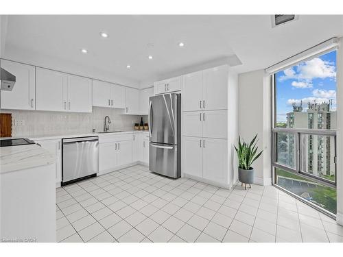 1107-5090 Pinedale Avenue, Burlington, ON - Indoor Photo Showing Kitchen With Stainless Steel Kitchen