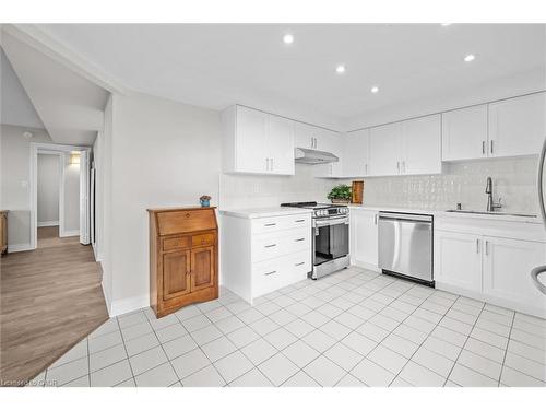 1107-5090 Pinedale Avenue, Burlington, ON - Indoor Photo Showing Kitchen With Stainless Steel Kitchen
