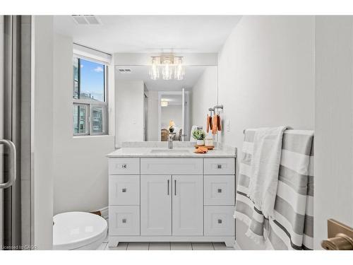 1107-5090 Pinedale Avenue, Burlington, ON - Indoor Photo Showing Bathroom
