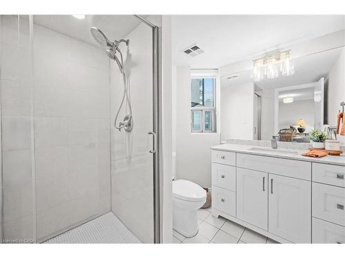 1107-5090 Pinedale Avenue, Burlington, ON - Indoor Photo Showing Bathroom