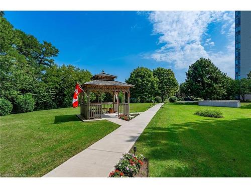 1107-5090 Pinedale Avenue, Burlington, ON - Outdoor With Backyard