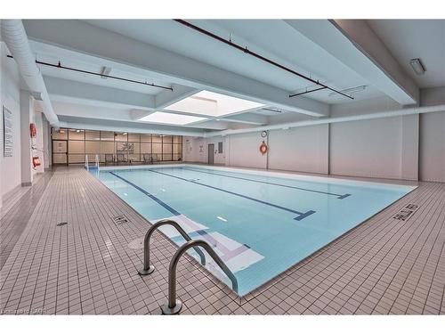 1107-5090 Pinedale Avenue, Burlington, ON - Indoor Photo Showing Other Room