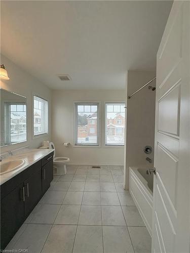 51 Pointer Street, Cambridge, ON - Indoor Photo Showing Bathroom