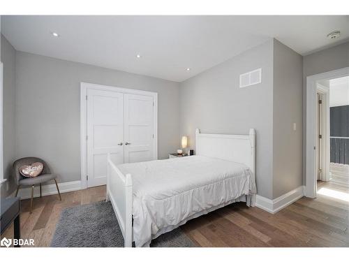 443 Seabourne Drive, Oakville, ON - Indoor Photo Showing Bedroom