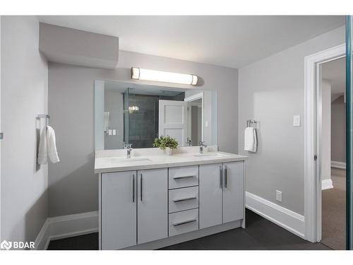 443 Seabourne Drive, Oakville, ON - Indoor Photo Showing Bathroom