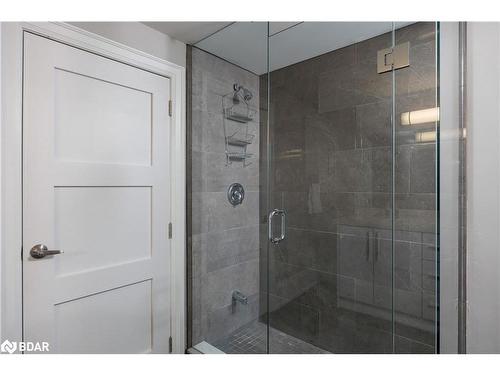 443 Seabourne Drive, Oakville, ON - Indoor Photo Showing Bathroom