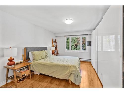 1177 Bellview Street, Burlington, ON - Indoor Photo Showing Bedroom