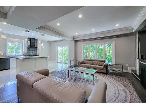 5-1261 Mohawk Road W, Ancaster, ON - Indoor Photo Showing Living Room