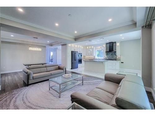 5-1261 Mohawk Road W, Ancaster, ON - Indoor Photo Showing Living Room