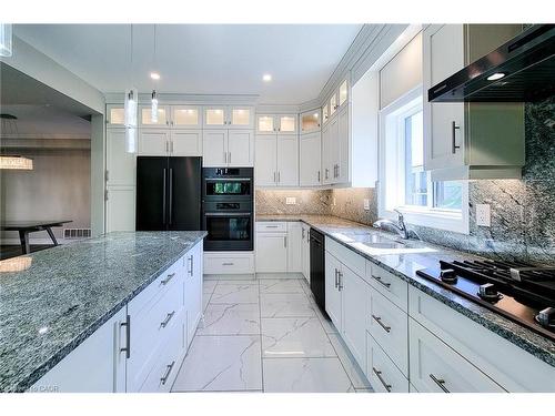 5-1261 Mohawk Road W, Ancaster, ON - Indoor Photo Showing Kitchen