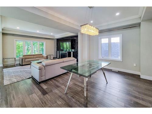 5-1261 Mohawk Road W, Ancaster, ON - Indoor Photo Showing Living Room