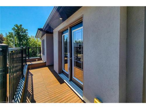 5-1261 Mohawk Road W, Ancaster, ON - Outdoor With Exterior