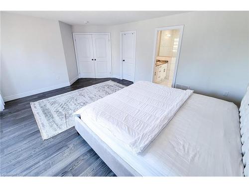 5-1261 Mohawk Road W, Ancaster, ON - Indoor Photo Showing Bedroom