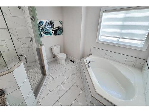 5-1261 Mohawk Road W, Ancaster, ON - Indoor Photo Showing Bathroom