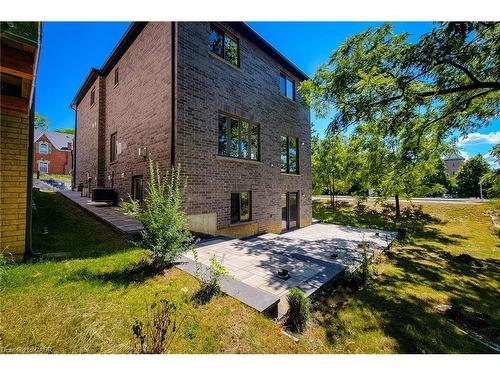 5-1261 Mohawk Road W, Ancaster, ON - Outdoor