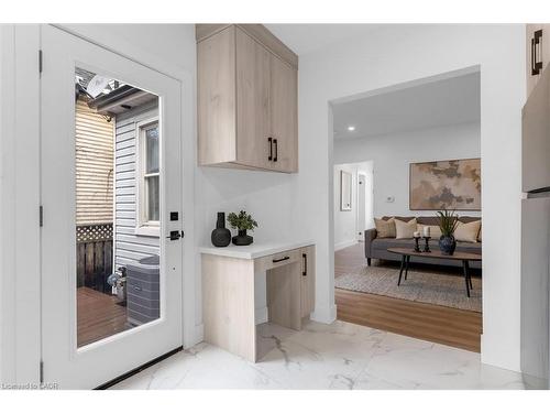 20 Hill Street, Hamilton, ON - Indoor Photo Showing Other Room