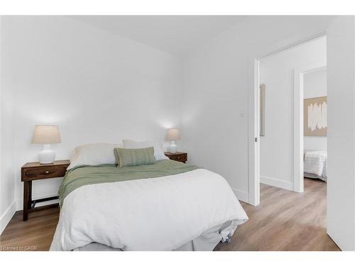 20 Hill Street, Hamilton, ON - Indoor Photo Showing Bedroom
