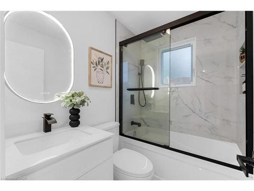 20 Hill Street, Hamilton, ON - Indoor Photo Showing Bathroom