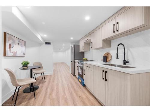 20 Hill Street, Hamilton, ON - Indoor Photo Showing Other Room