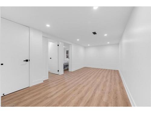 20 Hill Street, Hamilton, ON - Indoor Photo Showing Other Room