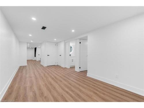 20 Hill Street, Hamilton, ON - Indoor Photo Showing Other Room