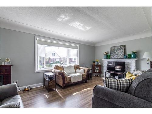 20 West 1St Street, Hamilton, ON - Indoor Photo Showing Living Room
